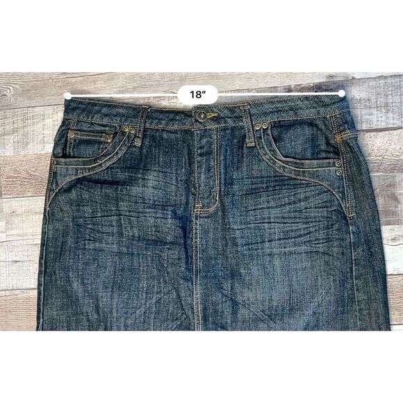 L.A. Blues Dark Wash Embroidered Denim Blue Jean Skirt sz 16‎ - Picture 6 of 9